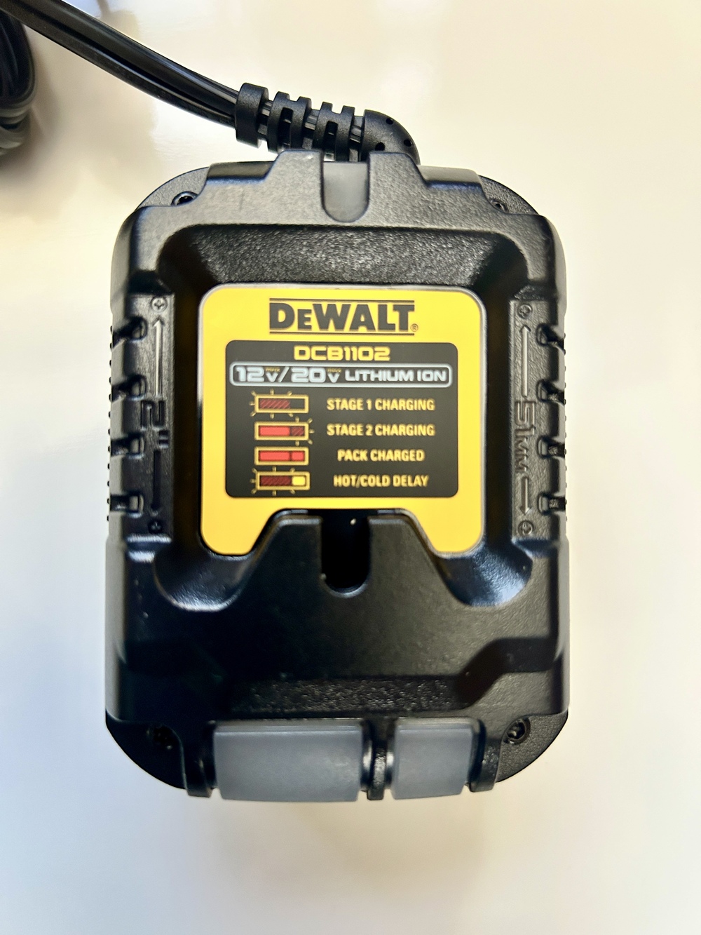 DCB1102 Charger Genuine 12/20v Max Li-ion Compact EOM **NEW**